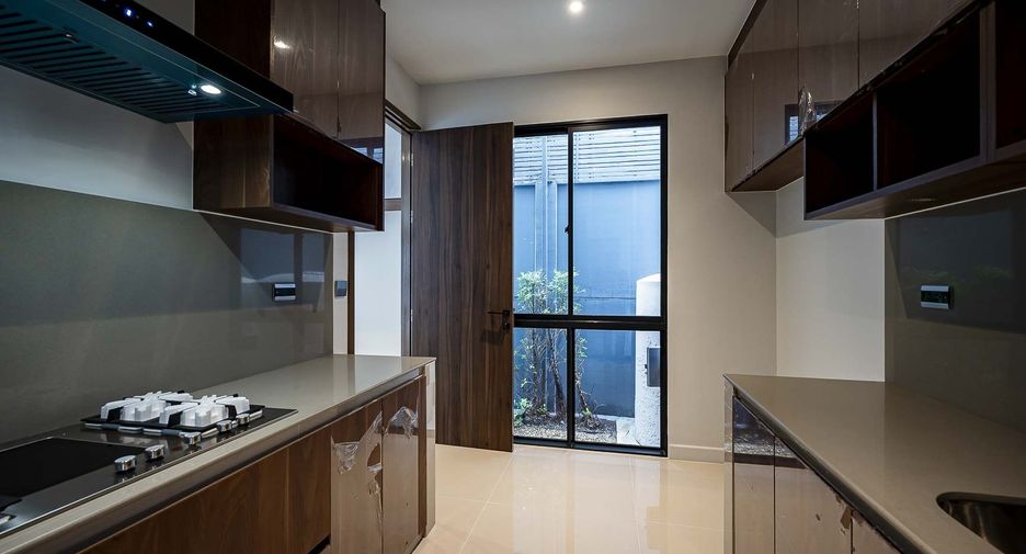 For sale 5 bedrooms house in Bang Kapi, Bangkok