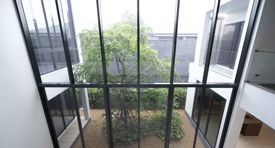 For sale 5 bedrooms house in Bang Kapi, Bangkok