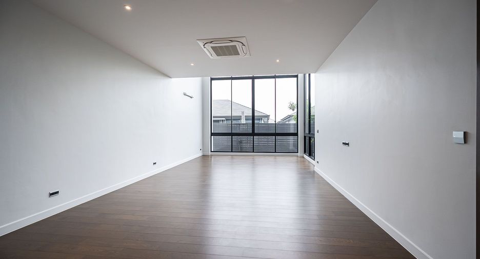 For sale 5 bedrooms house in Bang Kapi, Bangkok