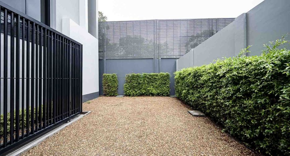 For sale 5 bedrooms house in Bang Kapi, Bangkok