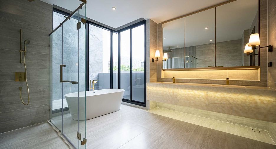 For sale 5 bedrooms house in Bang Kapi, Bangkok