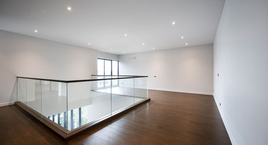 For sale 5 bedrooms house in Bang Kapi, Bangkok