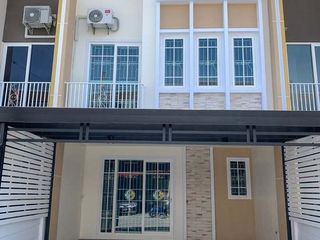 Reihenhaus zum Kauf mit 4 Zimmer in Mueang Samut Prakan, Samut Prakan