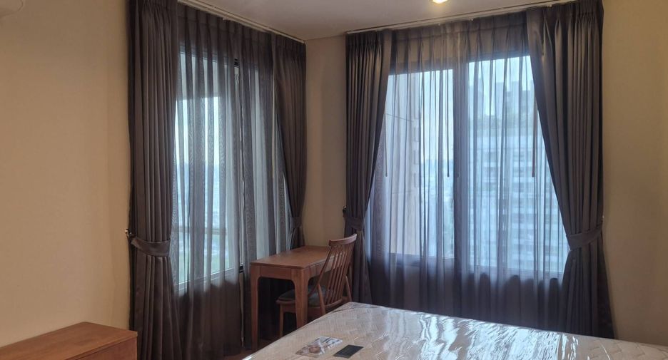 For sale 4 bedrooms condo in Watthana, Bangkok