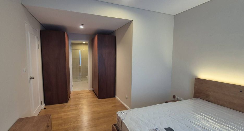 For sale 4 bedrooms condo in Watthana, Bangkok