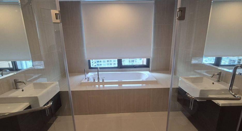 For sale 4 bedrooms condo in Watthana, Bangkok