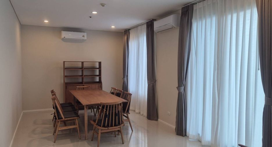 For sale 4 bedrooms condo in Watthana, Bangkok