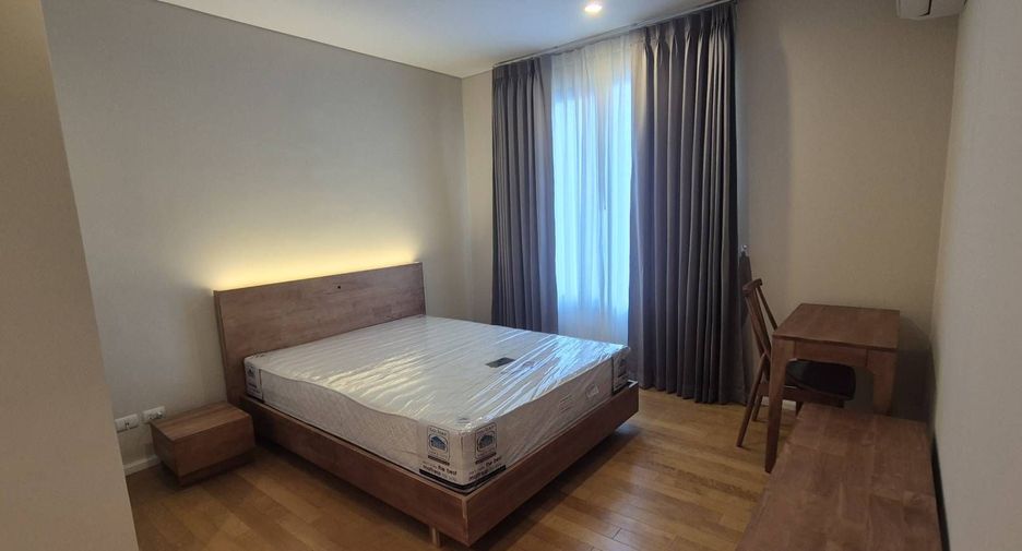 For sale 4 bedrooms condo in Watthana, Bangkok