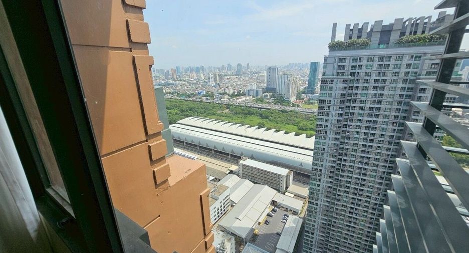 For sale 4 bedrooms condo in Watthana, Bangkok