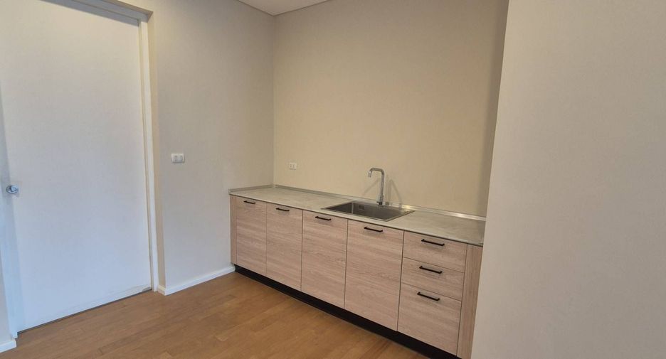 For sale 4 bedrooms condo in Watthana, Bangkok