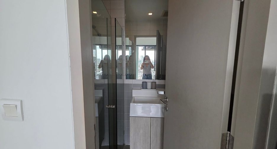 For rent studio condo in Khlong San, Bangkok