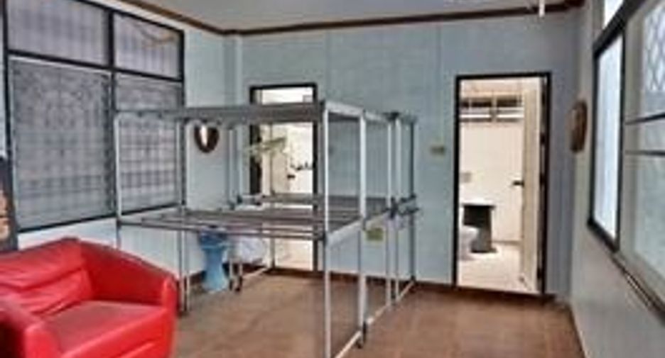 Reihenhaus zum Kauf mit 4 Zimmer in Lat Phrao, Bangkok