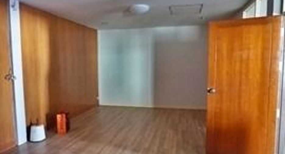 Reihenhaus zum Kauf mit 4 Zimmer in Lat Phrao, Bangkok