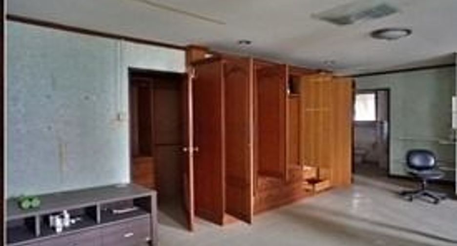 Reihenhaus zum Kauf mit 4 Zimmer in Lat Phrao, Bangkok