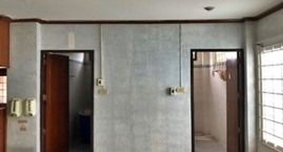 Reihenhaus zum Kauf mit 4 Zimmer in Lat Phrao, Bangkok