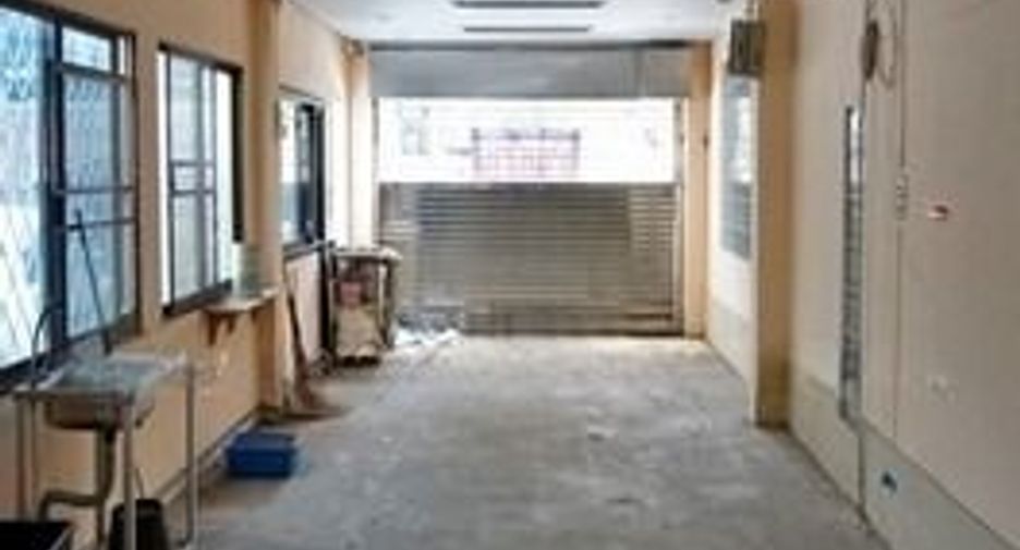 Reihenhaus zum Kauf mit 4 Zimmer in Lat Phrao, Bangkok