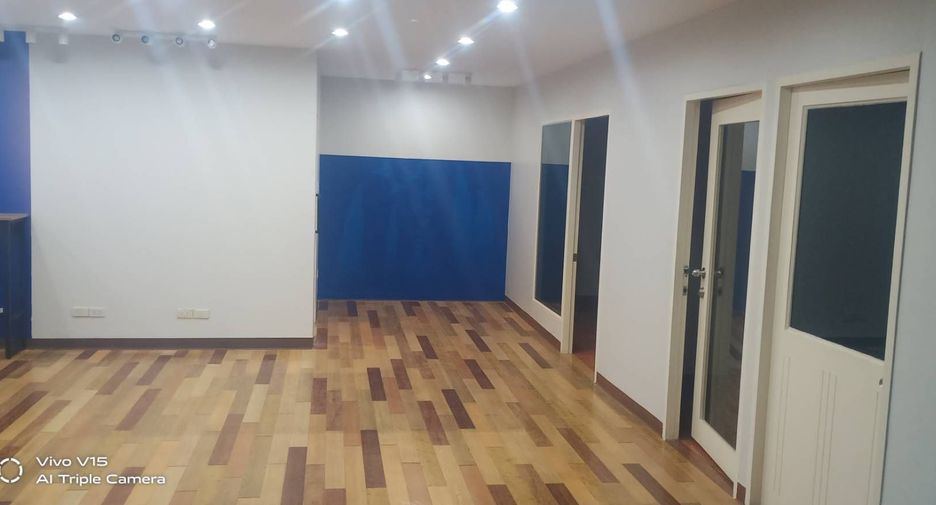 For sale and for rent office in Yan Nawa, Bangkok