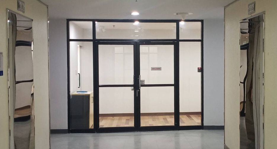 For sale and for rent office in Yan Nawa, Bangkok