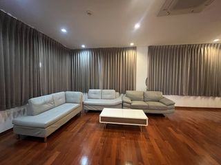 À louer 3 chambres condo à Khlong Toei, Bangkok
