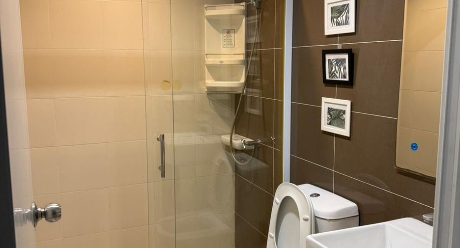 For rent 3 bedrooms townhouse in Suan Luang, Bangkok