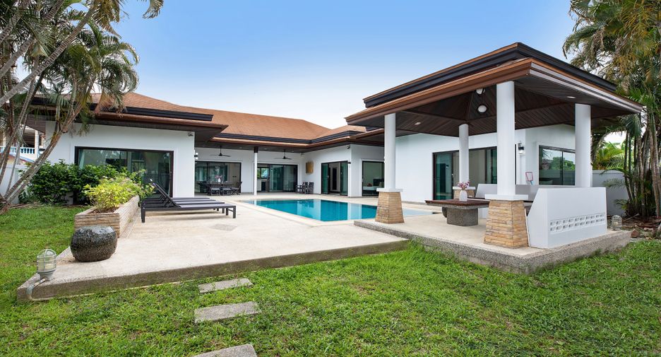 For sale 3 bedrooms villa in Mueang Phuket, Phuket