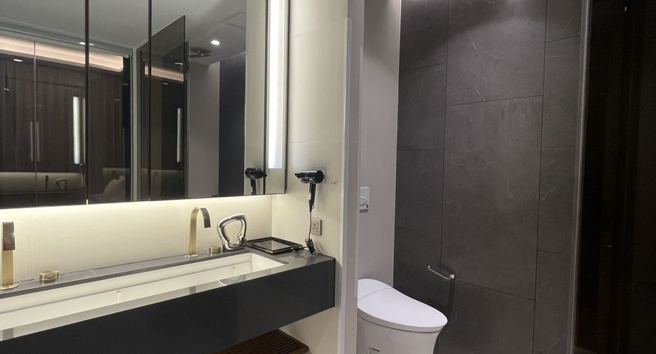 For sale and for rent studio condo in Khlong Toei, Bangkok
