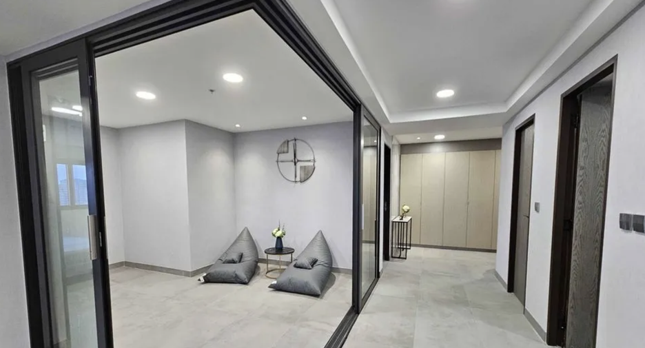 For sale and for rent 3 bedrooms condo in Khlong Toei, Bangkok