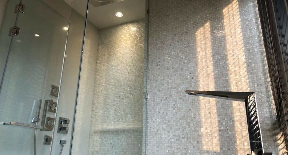 For rent 3 bedrooms condo in Khlong Toei, Bangkok