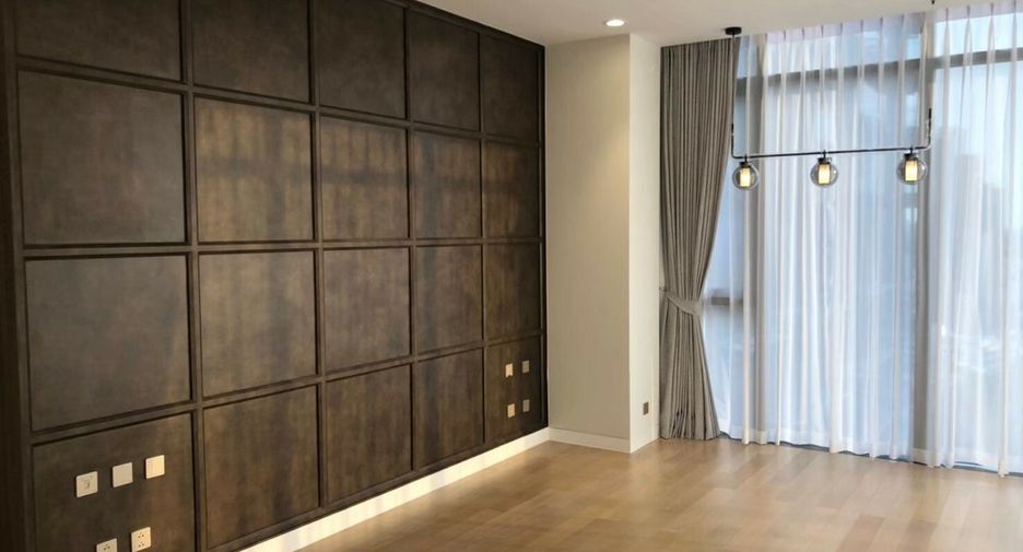 For rent 3 bedrooms condo in Khlong Toei, Bangkok