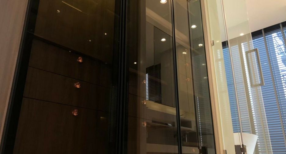 For rent 3 bedrooms condo in Khlong Toei, Bangkok