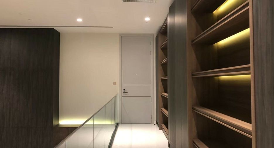 For rent 3 bedrooms condo in Khlong Toei, Bangkok