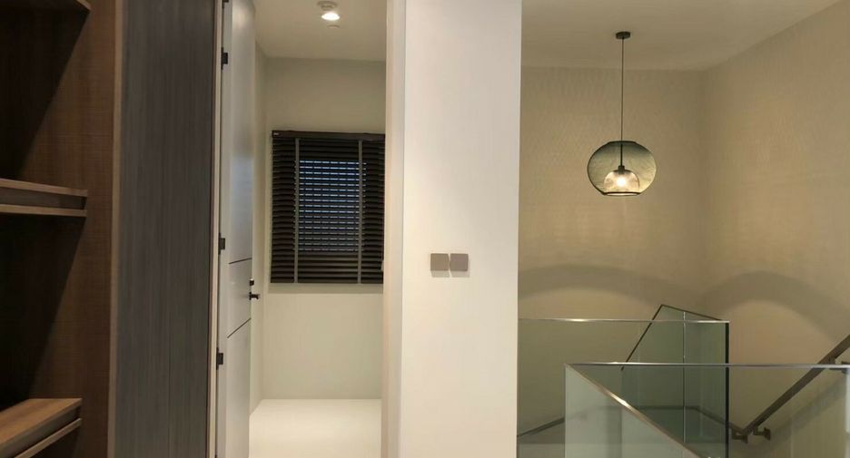For rent 3 bedrooms condo in Khlong Toei, Bangkok