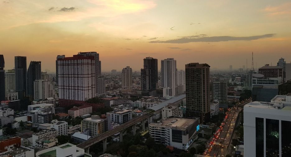 Condo en alquiler de 3 habitaciones en Ratchathewi, Bangkok