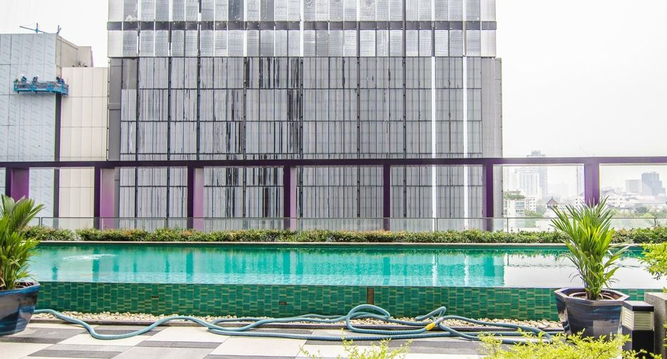 For sale 3 bedrooms condo in Khlong Toei, Bangkok