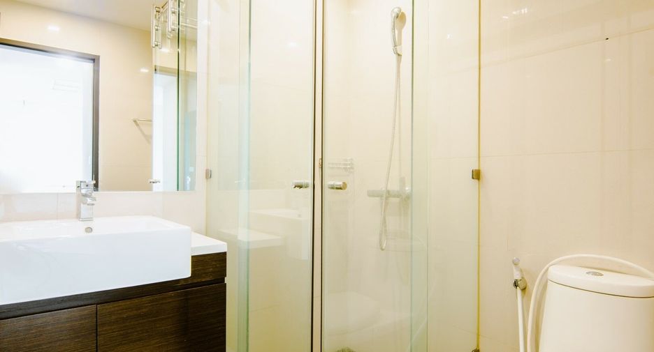 For sale 3 bedrooms condo in Khlong Toei, Bangkok