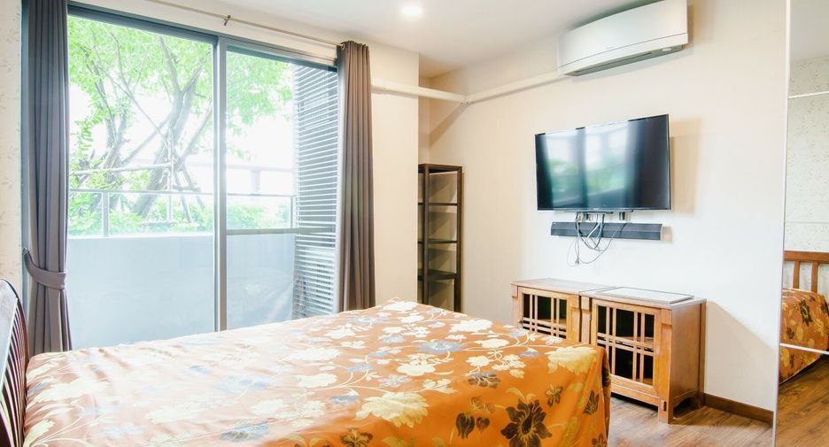For sale 3 bedrooms condo in Khlong Toei, Bangkok