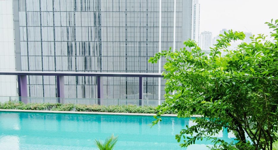For sale 3 bedrooms condo in Khlong Toei, Bangkok