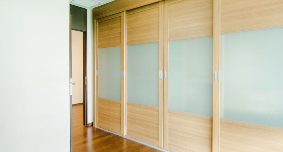 For sale 3 bedrooms condo in Khlong Toei, Bangkok