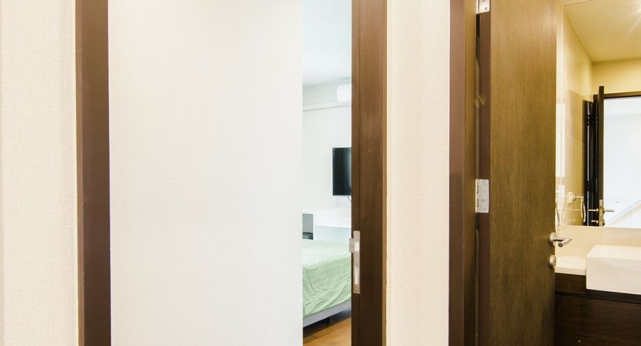 For sale 3 bedrooms condo in Khlong Toei, Bangkok