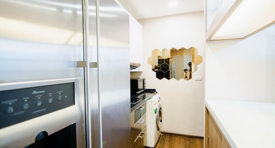 For sale 3 bedrooms condo in Khlong Toei, Bangkok