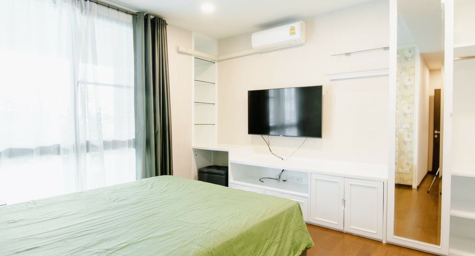 For sale 3 bedrooms condo in Khlong Toei, Bangkok