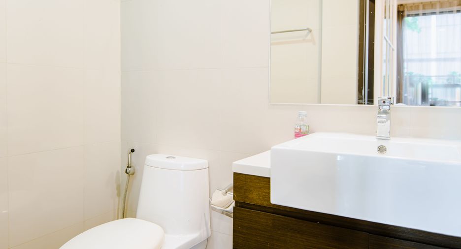 For sale 3 bedrooms condo in Khlong Toei, Bangkok