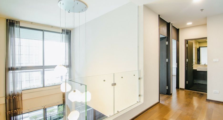 For sale 3 bedrooms condo in Khlong Toei, Bangkok