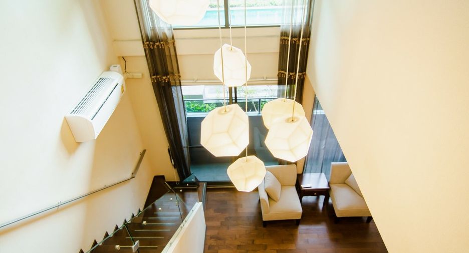 For sale 3 bedrooms condo in Khlong Toei, Bangkok
