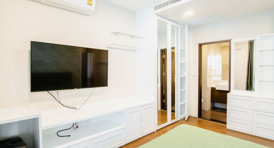 For sale 3 bedrooms condo in Khlong Toei, Bangkok