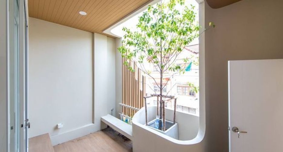 For sale and for rent 2 bedrooms townhouse in Wang Thonglang, Bangkok