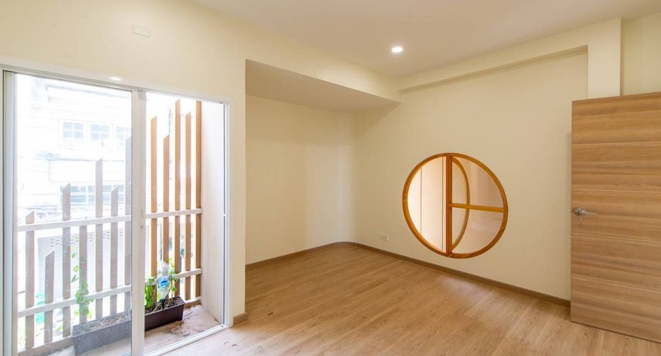 For sale and for rent 2 bedrooms townhouse in Wang Thonglang, Bangkok