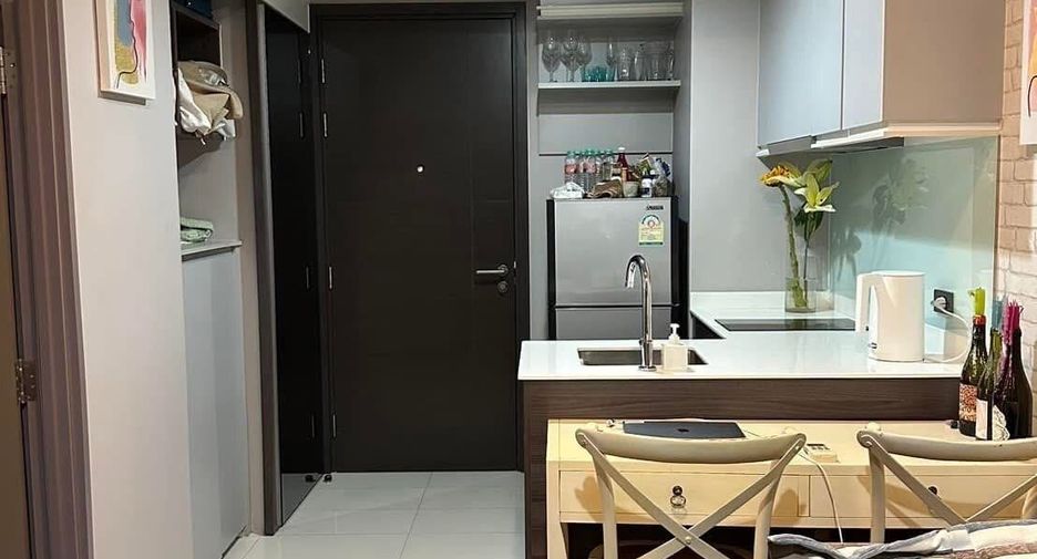 Wohnung zur Miete mit Studio in Watthana, Bangkok