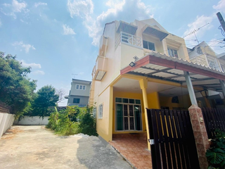 For rent 3 bedrooms townhouse in Khan Na Yao, Bangkok