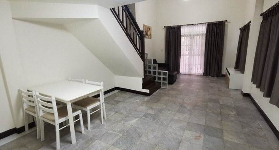 Reihenhaus zur Miete mit 3 Zimmer in Khan Na Yao, Bangkok